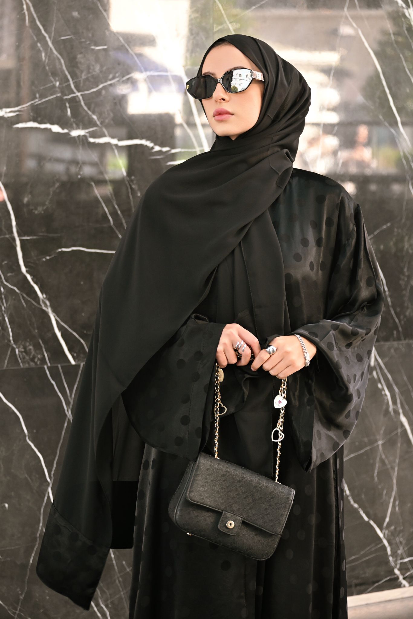 İsra Ferace (siyah puantiyeli)