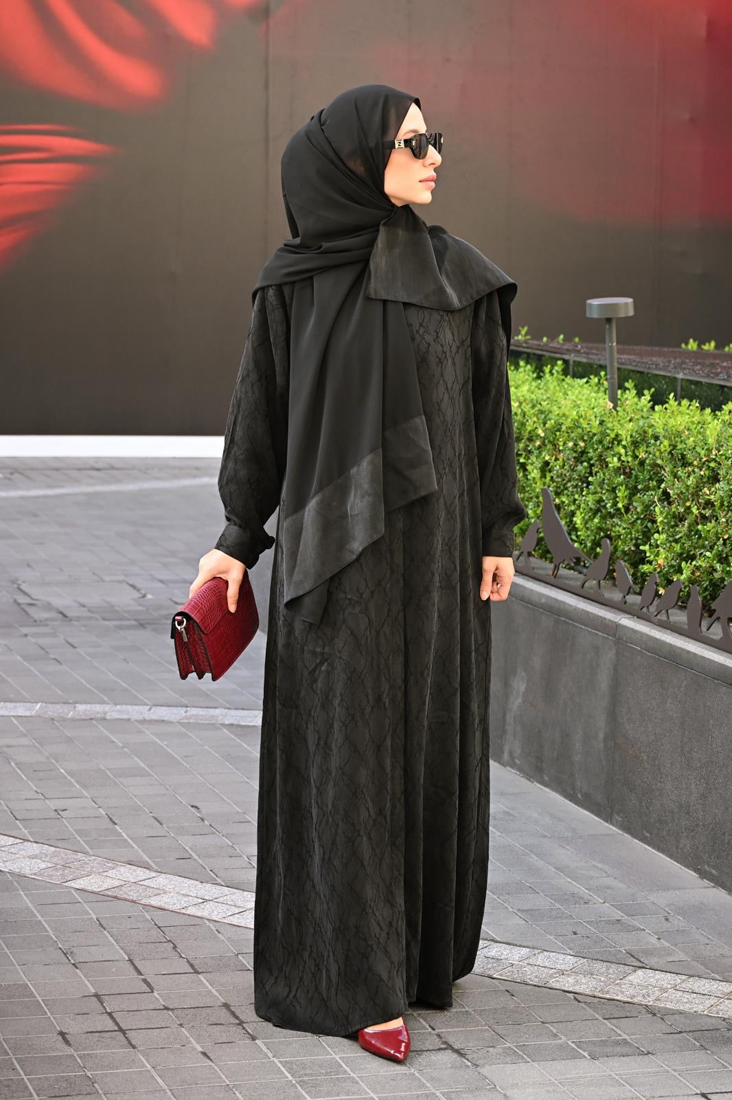 Aişe Ferace (siyah)