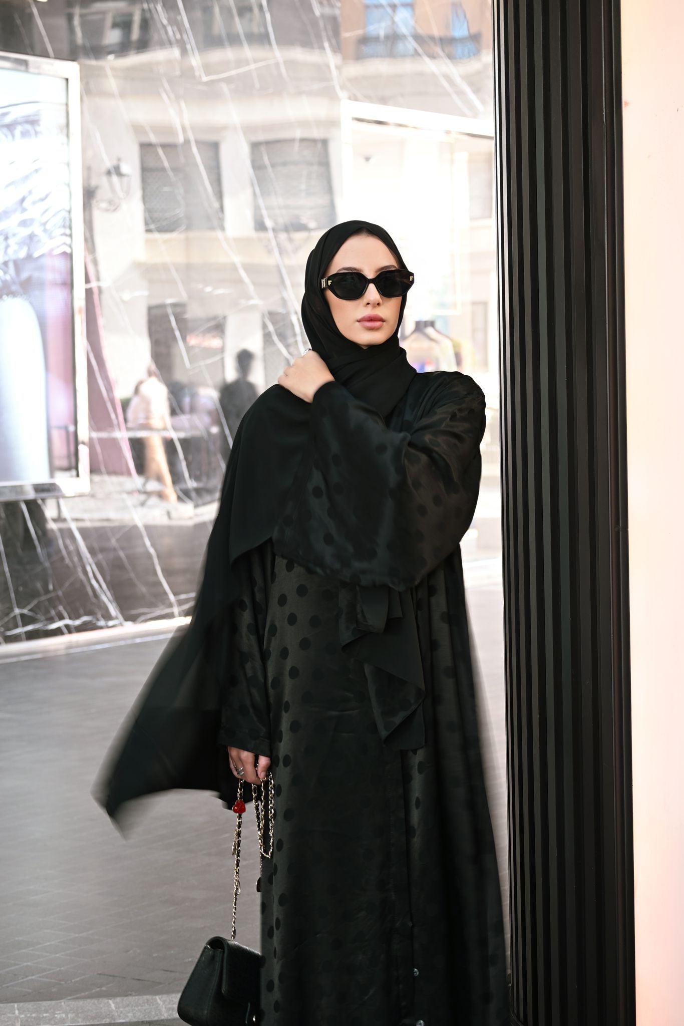 İsra Ferace (siyah puantiyeli)